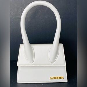 Jacquemus MEDIUM Le Chiquito Moyen. Authentic w dust cover & sales tag.